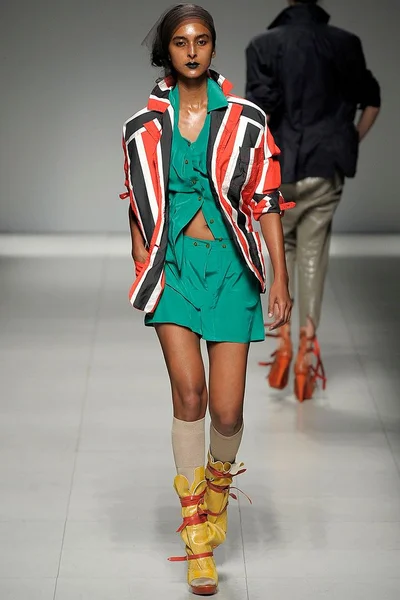 Look 15
